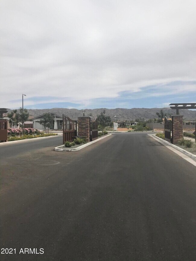Building Photo - 1331 E Maldonado Dr
