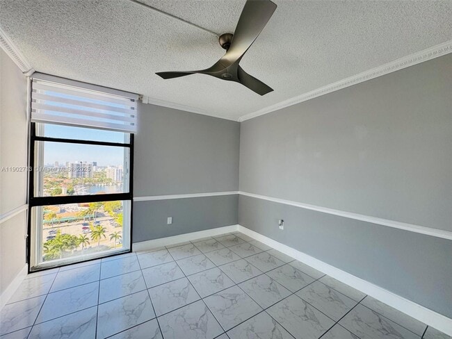 Building Photo - 3625 N Country Club Dr