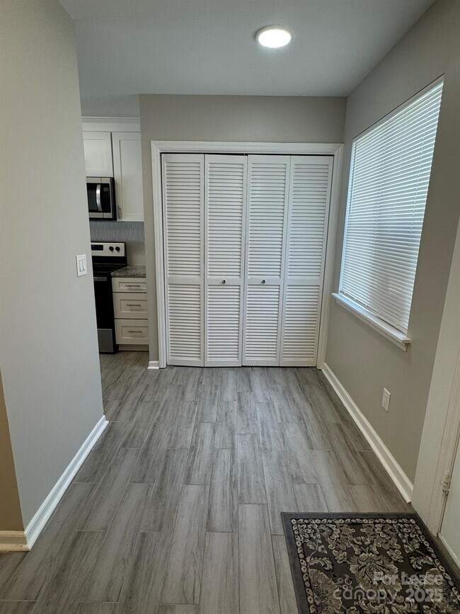 Building Photo - 7801 Renaissance Ct