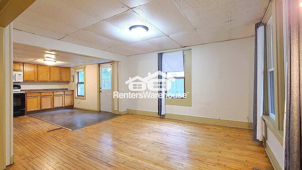 Building Photo - 528 E Walnut St