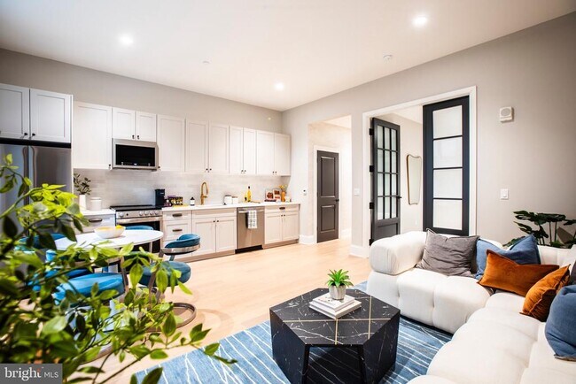 Building Photo - 200 S Broad St