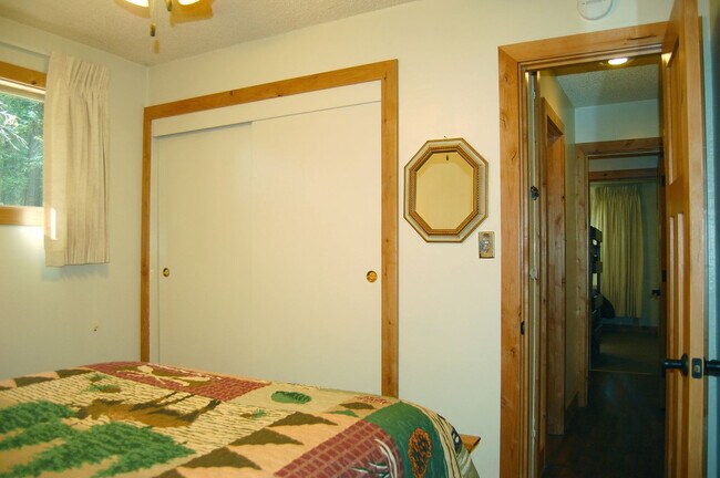 Building Photo - 8068 Loop Rd