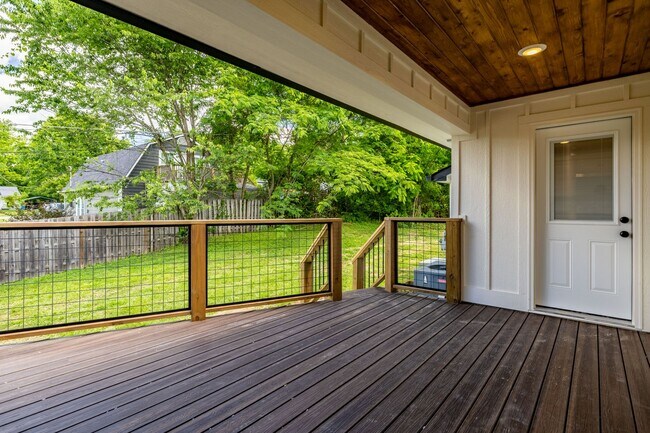 Building Photo - 910 Windlau Ct