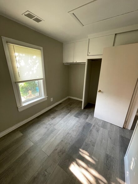 Building Photo - 26333 Belanger St