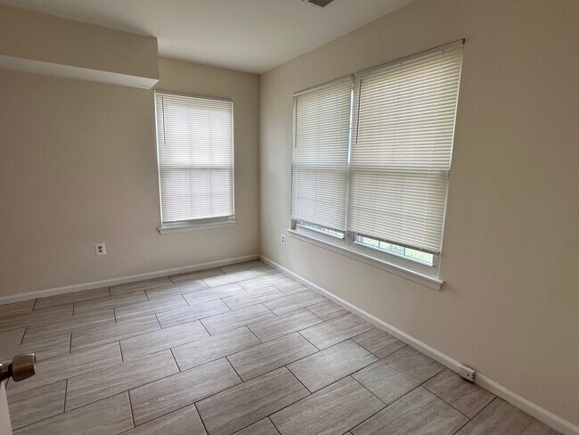 Building Photo - 6913 Malachite Pl