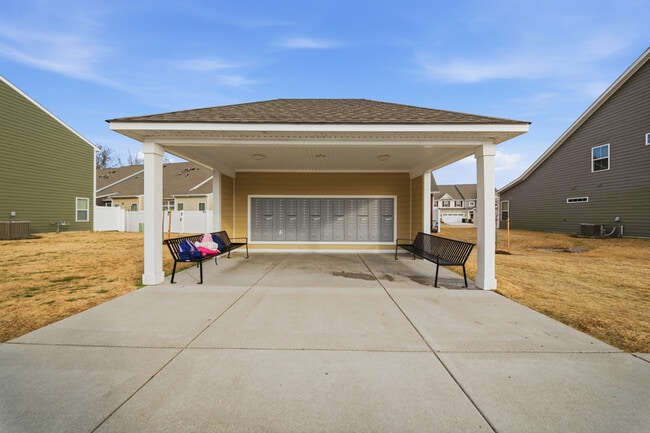 Building Photo - 1617 Catbird Ln