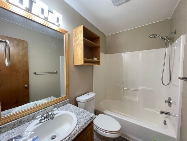 Building Photo - 3253 S Palisades Dr