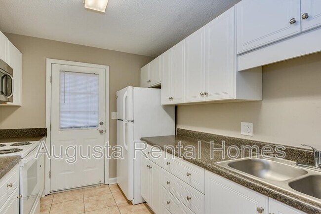 Building Photo - 2905 Arrowhead Dr
