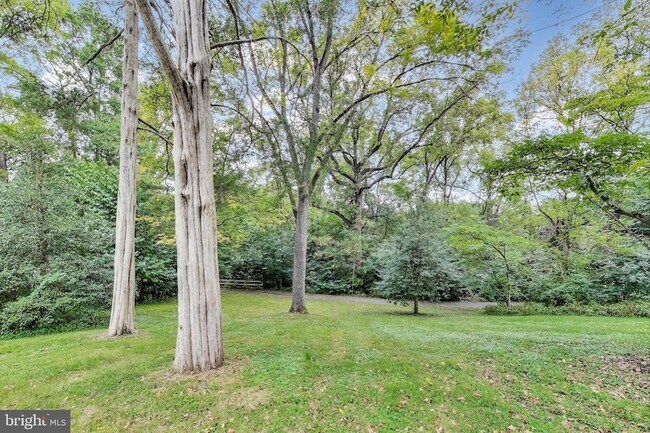 Building Photo - 9326 W Parkhill Dr