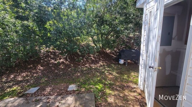 Building Photo - 255 Luzelle Dr