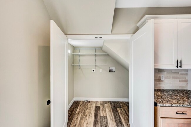 Building Photo - 702 E Elm St