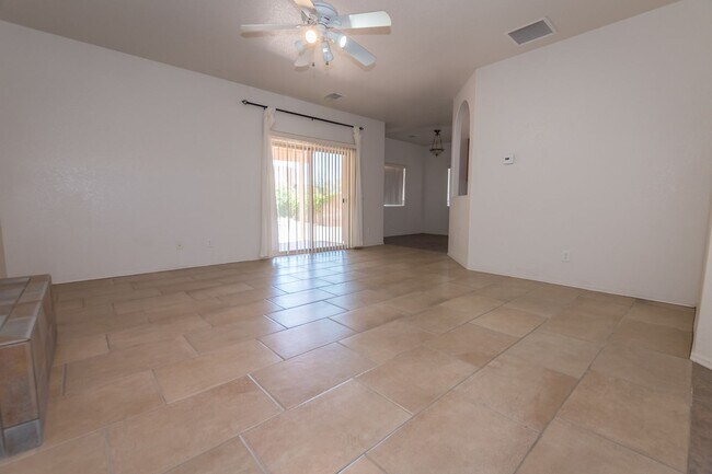 Building Photo - Large Corner Lot Home with 3 Bedrooms, 2 Baths, Central A/C, Washer & Dryer included!