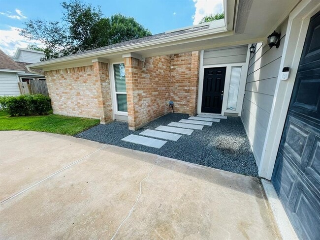 Building Photo - 1014 White Sands Rd