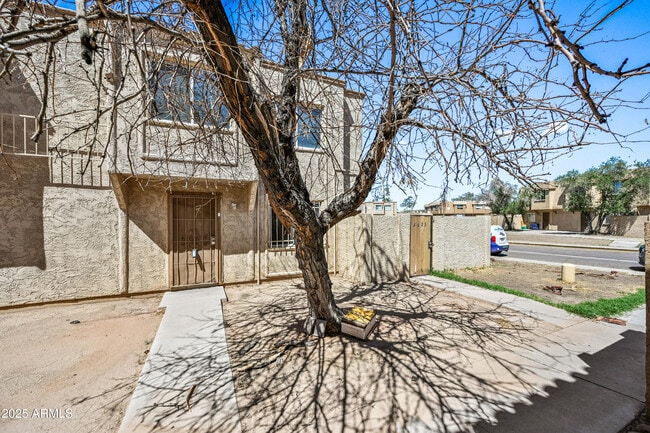 Primary Photo - 4623 E Southgate Ave