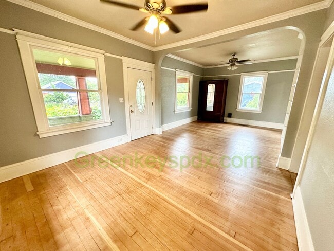 Building Photo - 2-Bedroom House with Fully Fenced Backyard...