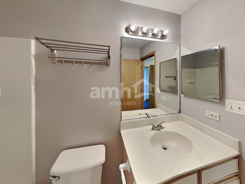 Building Photo - 2269 Jason Dr