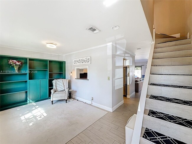 Building Photo - 2128 NE 9th Ave