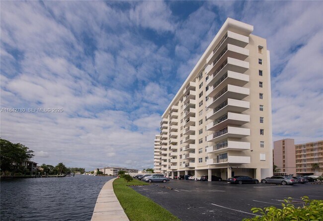 Building Photo - 401 Golden Isles Dr