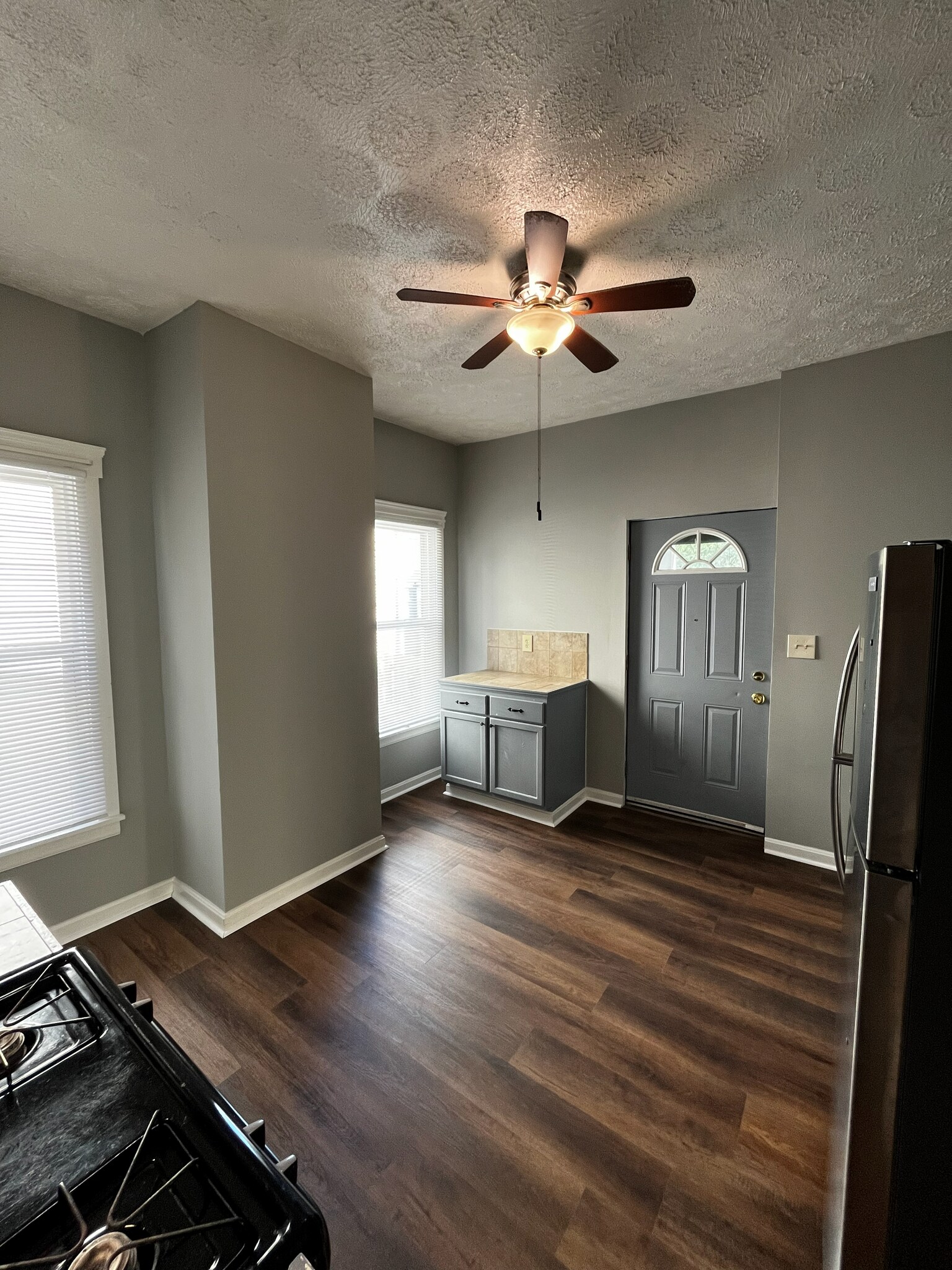 Kitchen - 3231 Scranton Rd