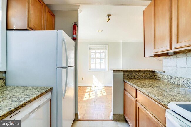 Building Photo - 1716 W Abingdon Dr