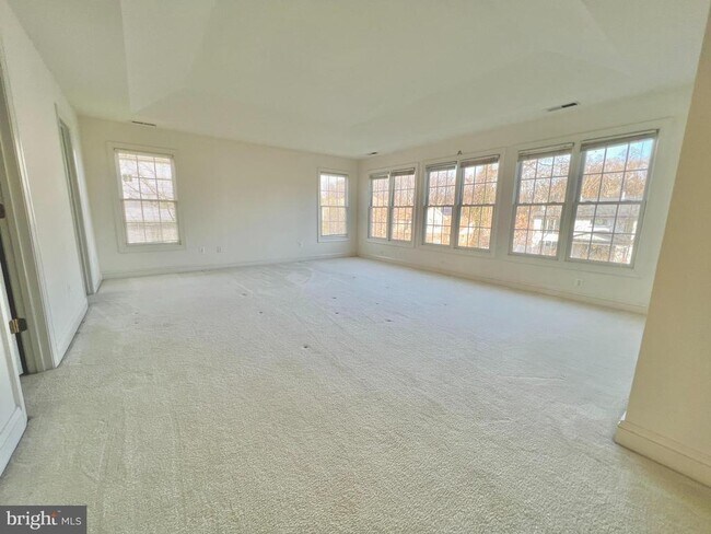 Building Photo - 1305 Providence Terrace