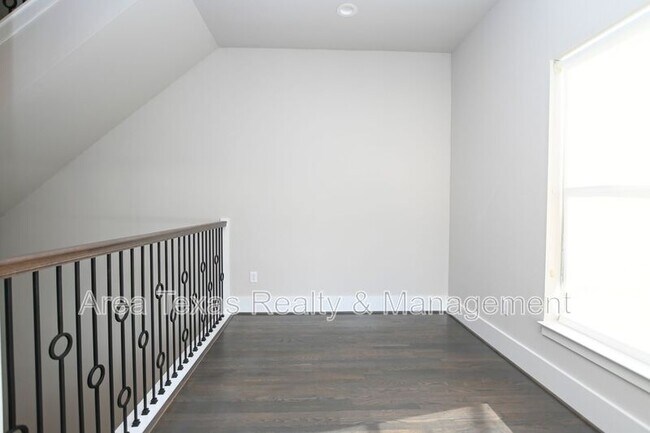 Building Photo - 2220 Portsmouth St