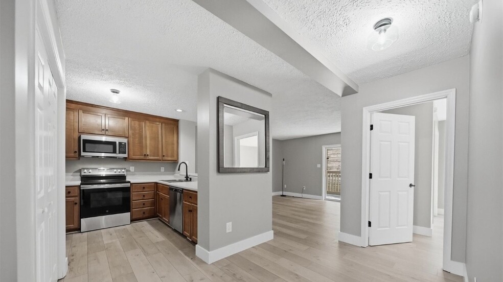 Building Photo - 800 Meadowview Dr