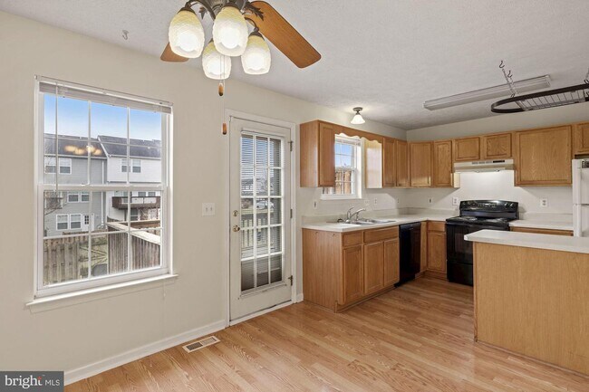 Building Photo - 321 Copperfield Ln