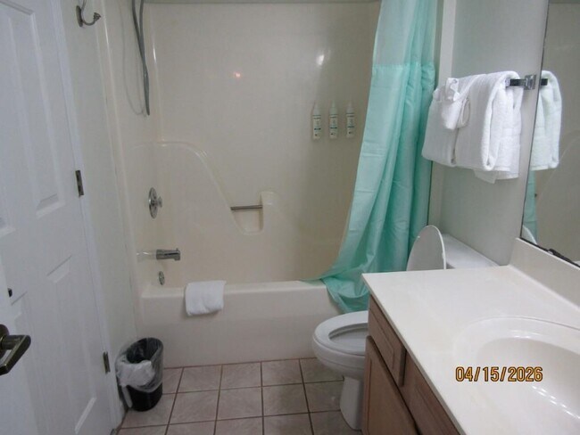 Building Photo - 1221 Lake Dr