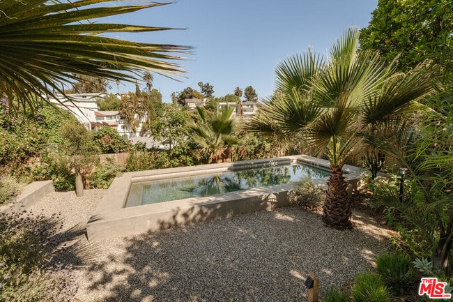 Building Photo - 1097 W Kensington Rd