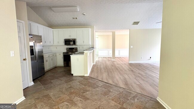 Building Photo - 2336 Pettit Dr