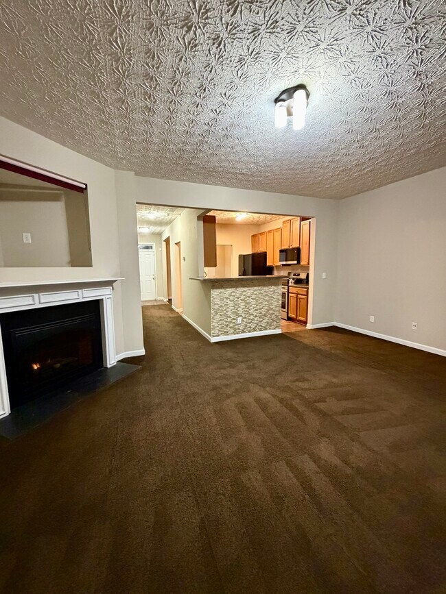 Building Photo - 6296 Ellenwood Dr