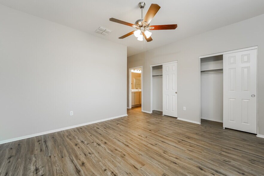 Building Photo - 8448 W Green Kingfisher Ln