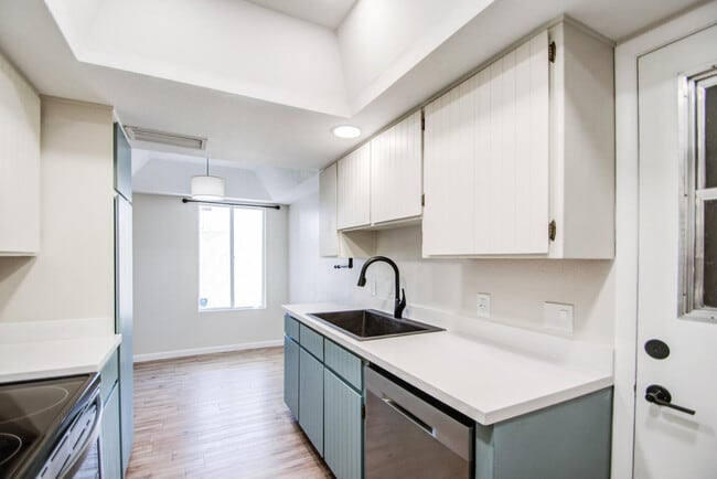 Building Photo - 7761 N 19th Dr