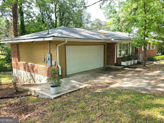 Building Photo - 3596 Indian Rock Rd SW