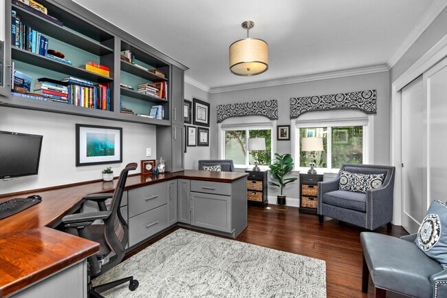 Building Photo - Prestigious Ocean View Retreat – Fully Rem...