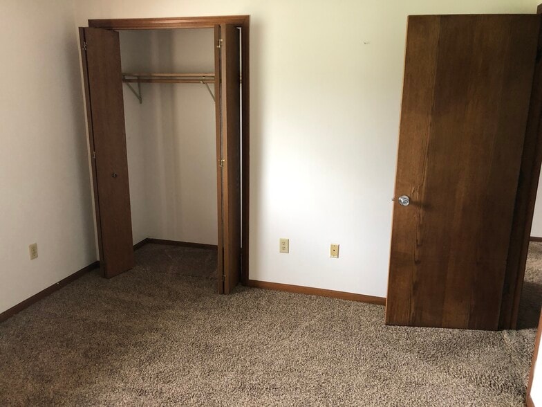 2nd Bedroom 2nd Pic - 615 N Washington St