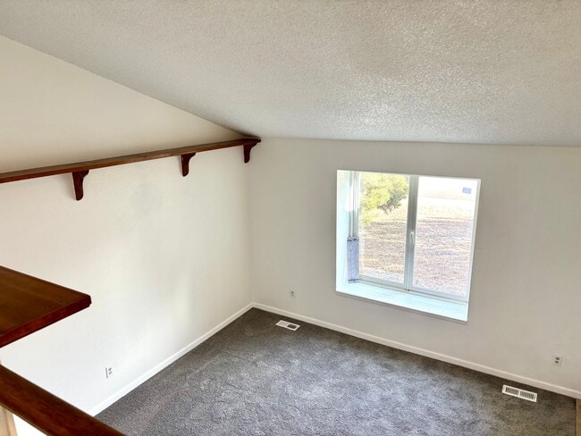 Building Photo - Remodeled 3bd 2ba ready for rent in Fox Hill neighborhood Aurora CO