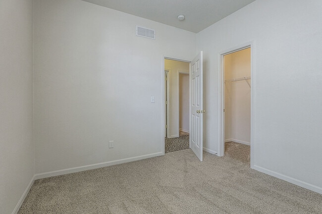 Persimmon Bedroom 3 - 769 S Evergreen St