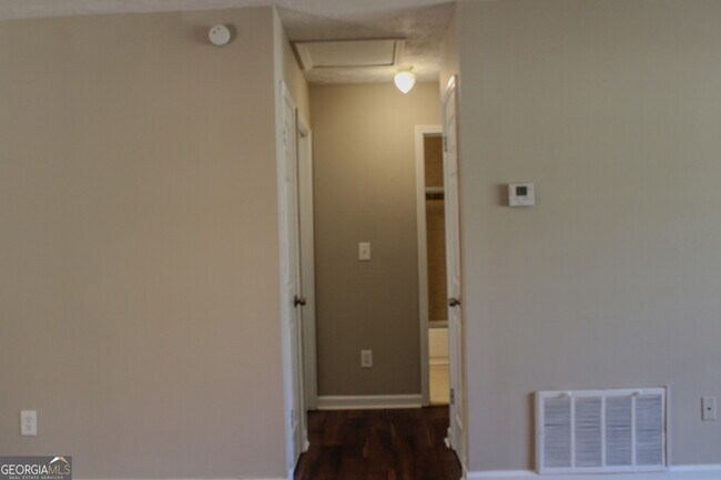 Building Photo - 61 Scoby Ct