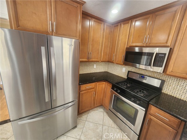 Building Photo - 7432 Hazeltine Ave