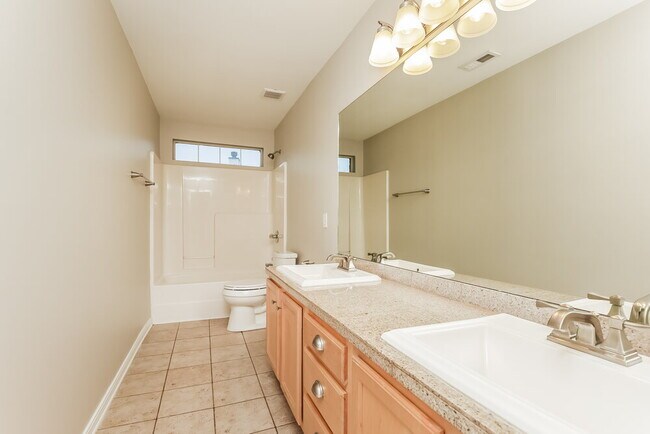 Building Photo - 2922 Churchill Ln