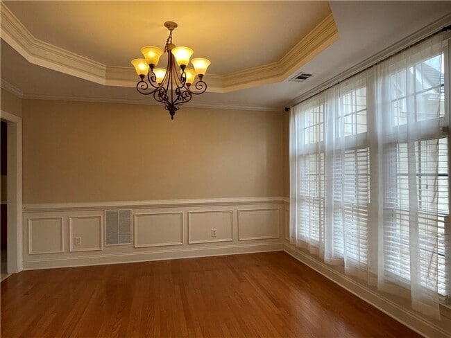 Building Photo - 245 Gladeside Path