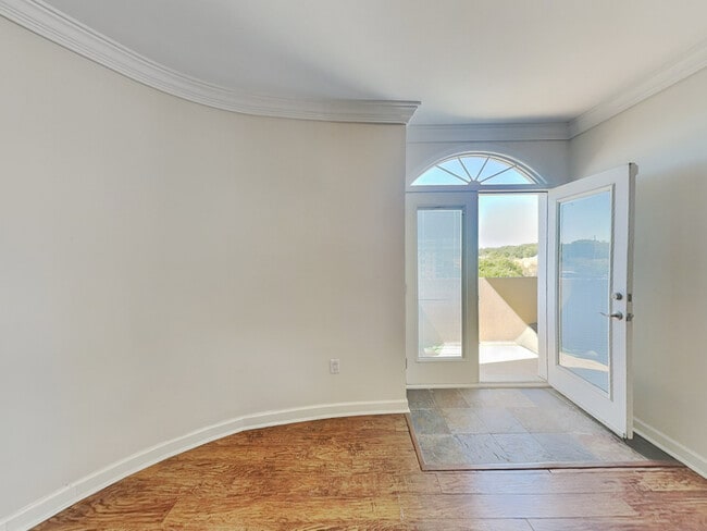 Building Photo - 2161 Peachtree Rd NE