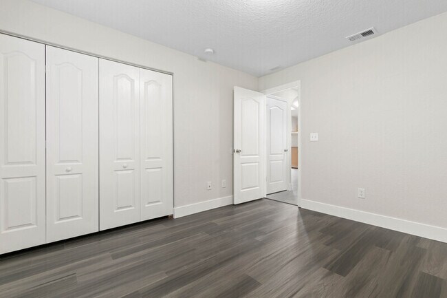 Building Photo - 884 Winchester St