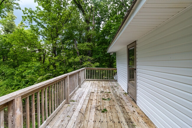 Building Photo - 513 Benton Cir