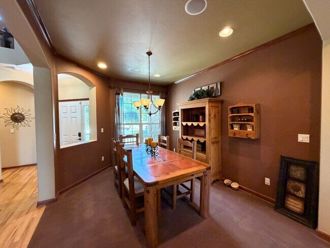 Building Photo - Luxury Furnished Executive Home with Entertainers Basement, Trex Deck & 3-Car Garage