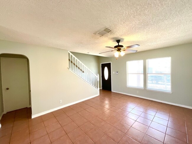 Building Photo - 3BD/2.5BA Dover Ridge Home Near 1604 – No Carpet, Fenced Yard & Covered Patio!