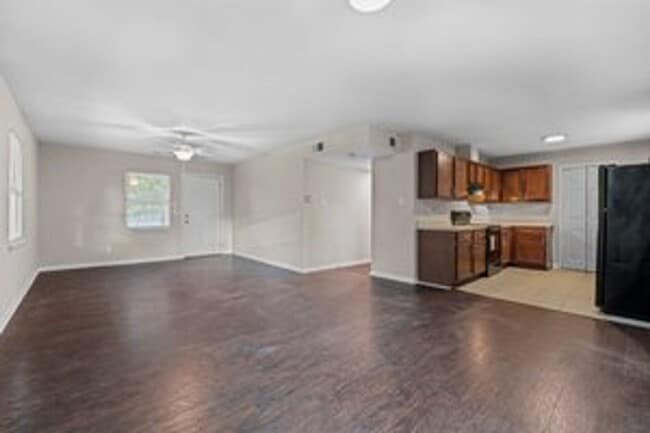 Building Photo - 3 Bedroom 1.5 Bath Single Family Home