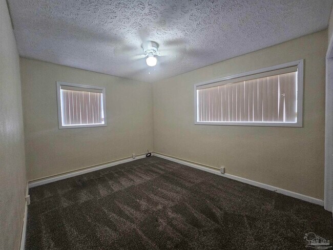 Building Photo - 203 Topaz Ave